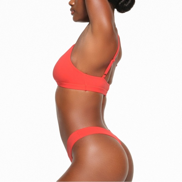 SKIMS ❤️❤️ Poppy Fits Everybody Triangle Bralette Size S NWT - Picture 2 of 3